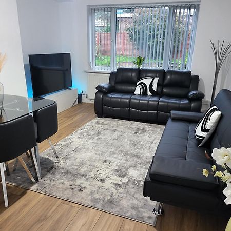 Spacious & Cosy Holiday Home In Manchester Eksteriør bilde