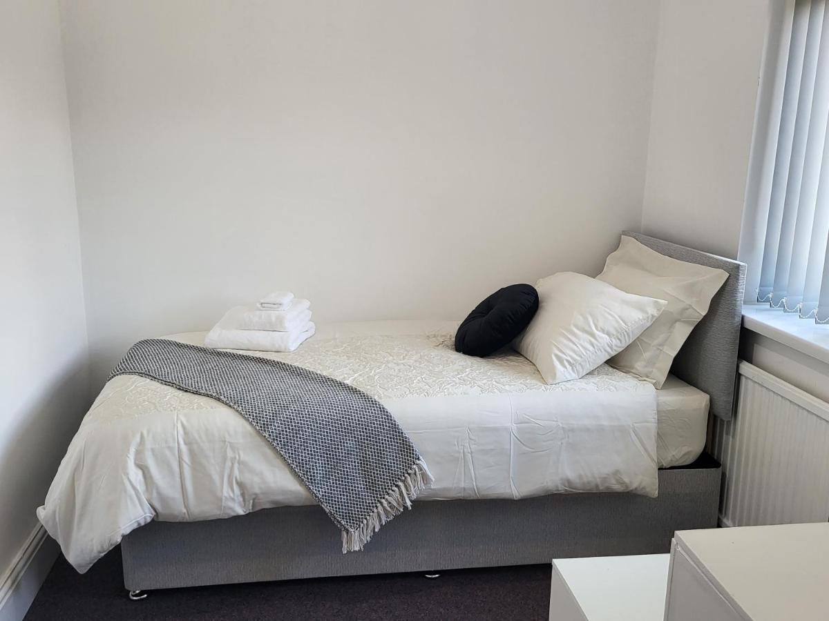Spacious & Cosy Holiday Home In Manchester Eksteriør bilde
