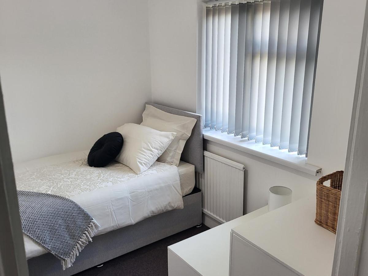 Spacious & Cosy Holiday Home In Manchester Eksteriør bilde