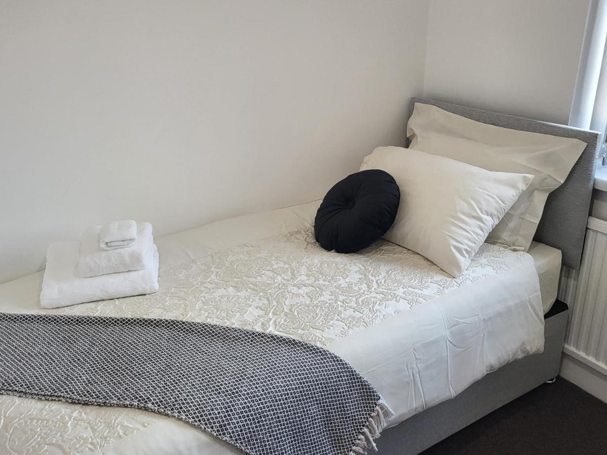 Spacious & Cosy Holiday Home In Manchester Eksteriør bilde